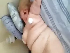 Bukkake બેબ fucks રમકડું નવા બીપી