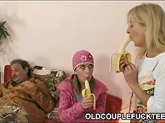બ્રિટ milf sucks અને મારવાડી બીપી fucks