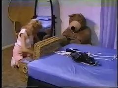 ક્લોઝ કાર્ટુન બીપી અપ pussy અને ગુદા હસ્તમૈથુન